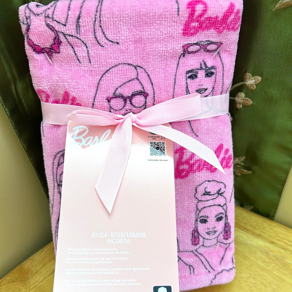 NWT Barbie set/2 Hand Towels